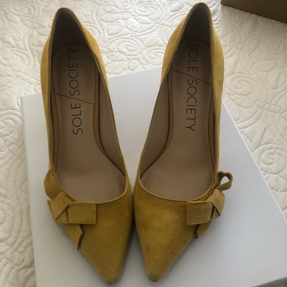 Sole Society “Jensine” mustard suede bow pumps - Picture 3 of 5